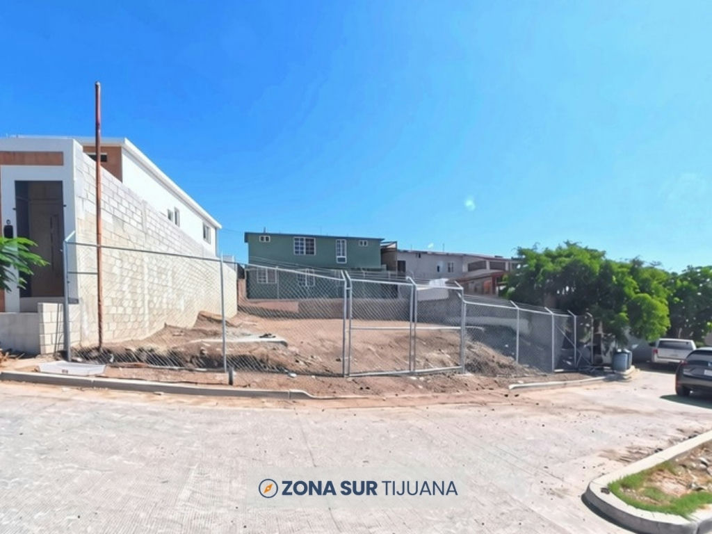 Frente a la calle · Terreno en Col. Aztlán